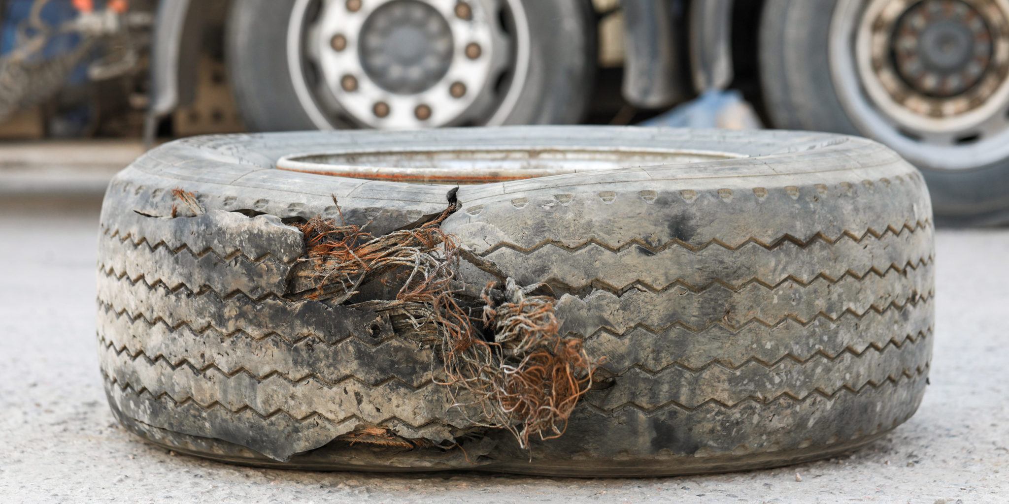 symptoms-of-bad-tires-signs-you-need-new-tires-car-addict